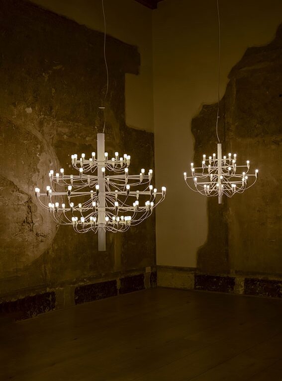 2097/50 lysekrone LED m. klare pærer, mat hvid