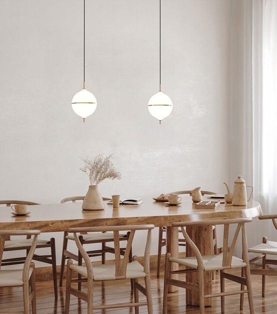 Eternal Moonlight pendel medium m/sort ledning, opal/messing